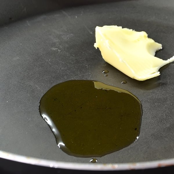 Imagen sobre Aceite de oliva o mantequilla, ¿qué ingrediente es más saludable?